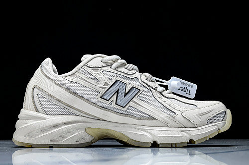 New Balance 740