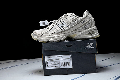 New Balance 740