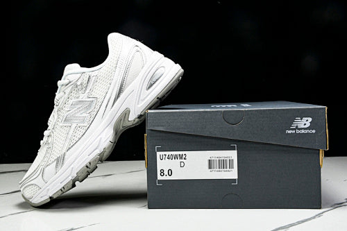 New Balance 740