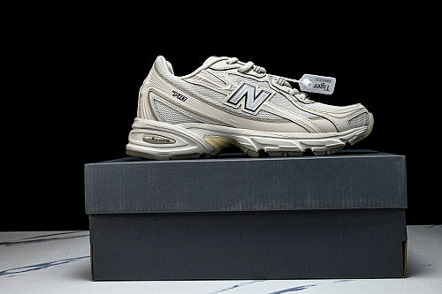 New Balance 740