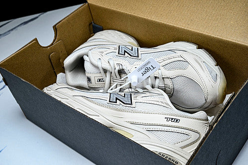 New Balance 740