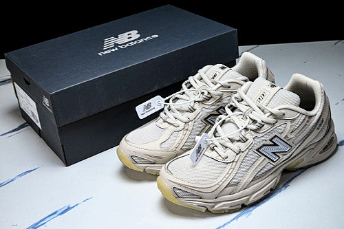 New Balance 740